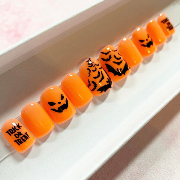 Load image into Gallery viewer, "Trick Or Treat" Glow In The Dark