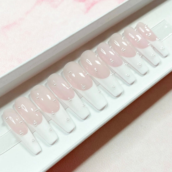 Load image into Gallery viewer, "Pearly Queen"