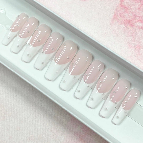 Load image into Gallery viewer, "Pearly Queen"