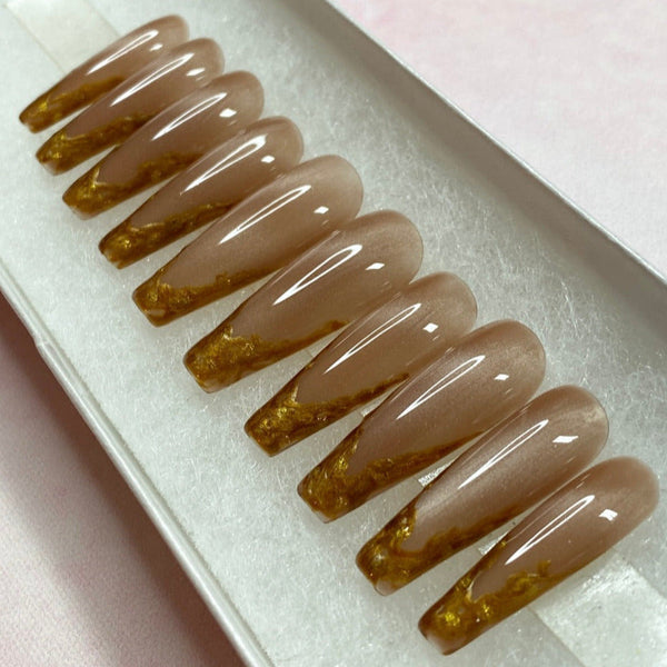 Load image into Gallery viewer, "Champagne Kiss"