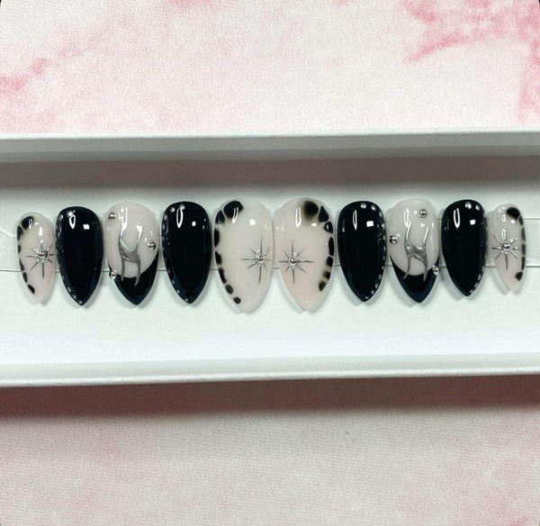 Load image into Gallery viewer, "Moonlight Medusa"