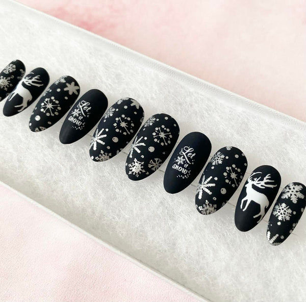 Load image into Gallery viewer, "Is It Midnight Yet?" Christmas Holiday Nails - illuminatebyliana