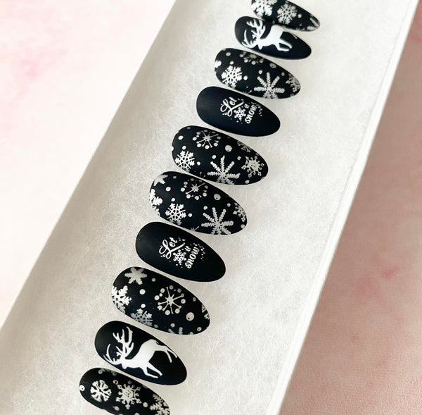 Load image into Gallery viewer, "Is It Midnight Yet?" Christmas Holiday Nails - illuminatebyliana