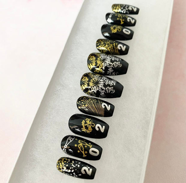 Load image into Gallery viewer, "Midnight Kiss" New Year Holiday Nails - illuminatebyliana