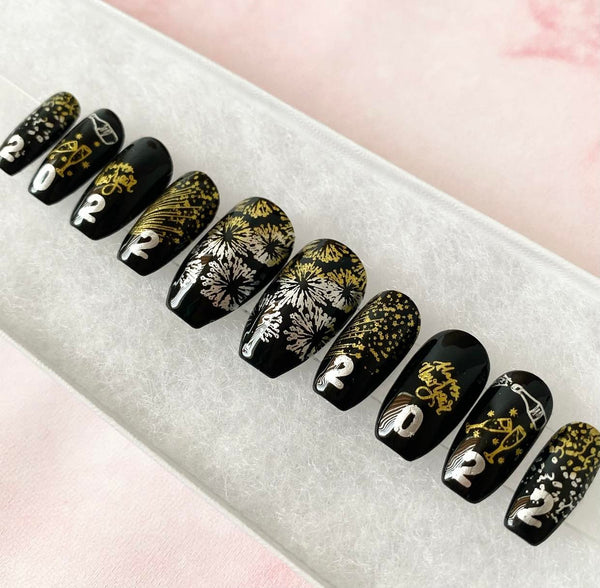 Load image into Gallery viewer, "Midnight Kiss" New Year Holiday Nails - illuminatebyliana