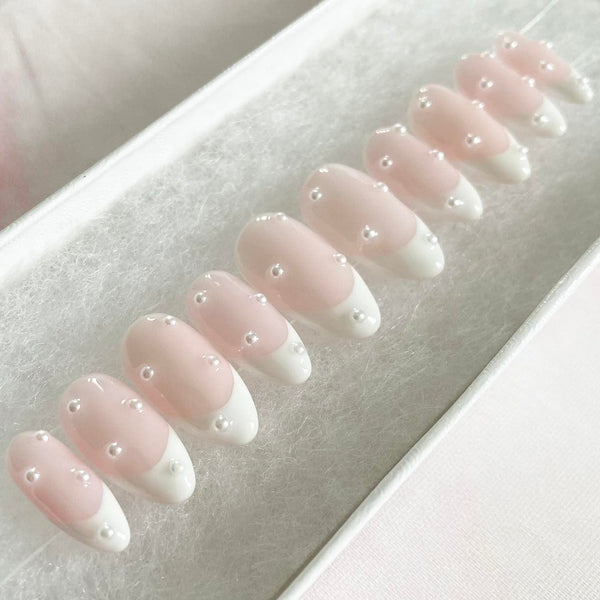 Load image into Gallery viewer, "Pearly Queen"