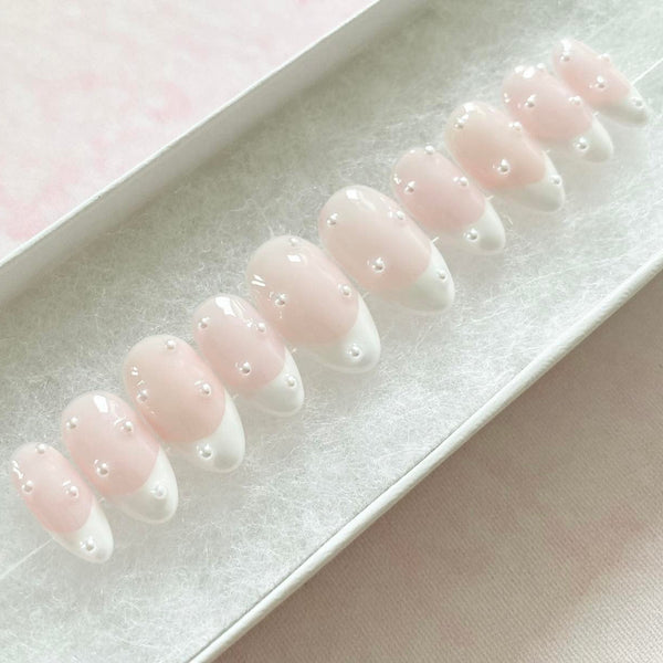 Load image into Gallery viewer, "Pearly Queen"