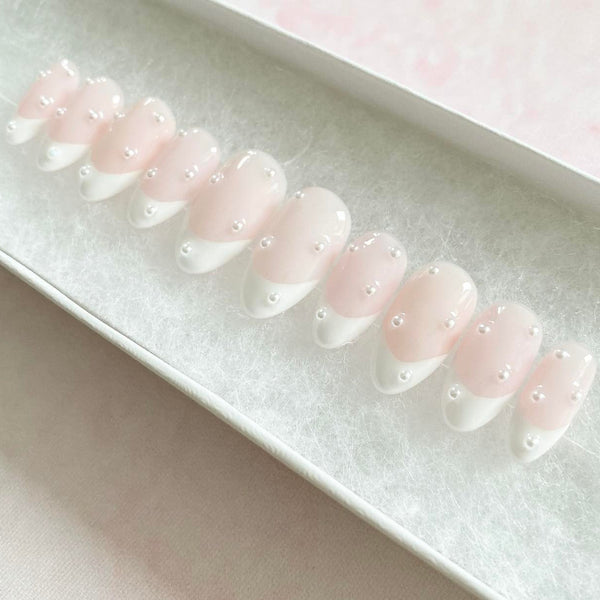 Load image into Gallery viewer, "Pearly Queen"