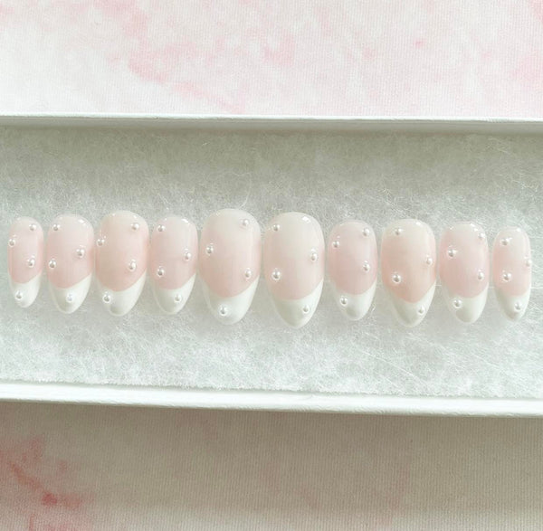 Load image into Gallery viewer, "Pearly Queen"