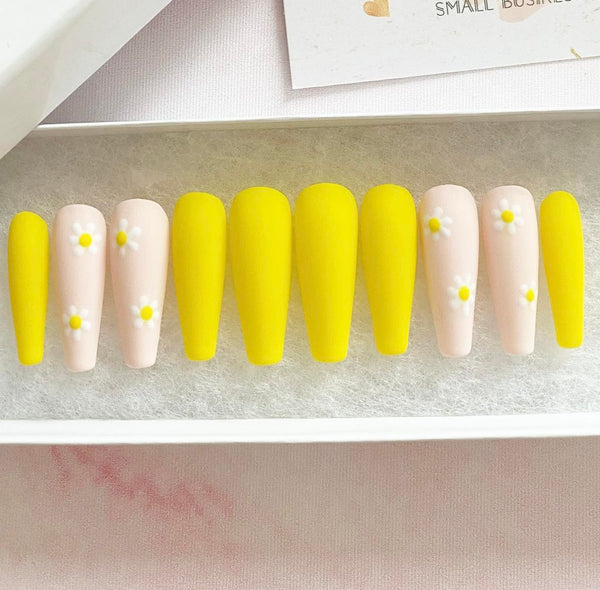 Load image into Gallery viewer, "Sunshine & Daisies" - illuminatebyliana