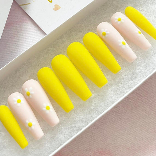 Load image into Gallery viewer, "Sunshine & Daisies" - illuminatebyliana