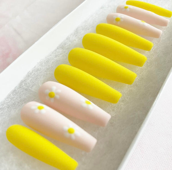 Load image into Gallery viewer, "Sunshine & Daisies" - illuminatebyliana