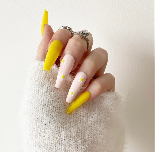 Load image into Gallery viewer, "Sunshine & Daisies" - illuminatebyliana