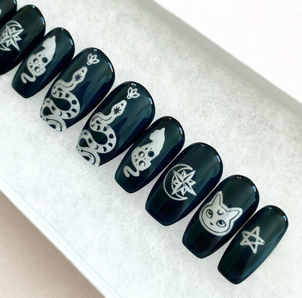 Load image into Gallery viewer, "Hidden Spells" Image-Reveal Temperature-Activated