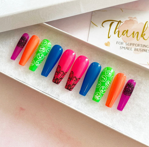 Load image into Gallery viewer, "Glow In The Dark Party-Festival" Neon Smiley - illuminatebyliana