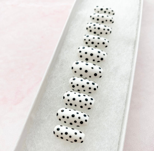 Load image into Gallery viewer, "Polka Dot Me" - illuminatebyliana