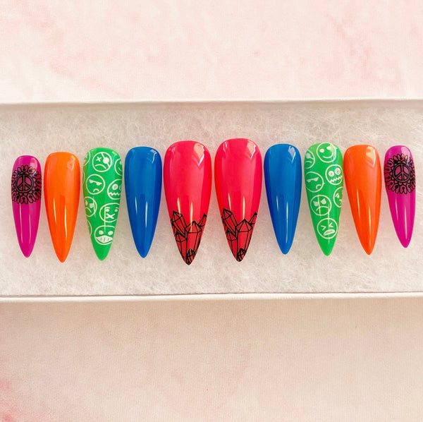 Load image into Gallery viewer, "Glow In The Dark Party-Festival" Neon Smiley - illuminatebyliana