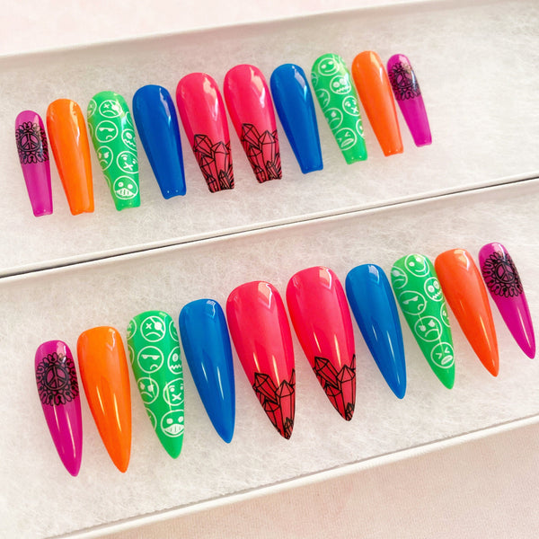 Load image into Gallery viewer, "Glow In The Dark Party-Festival" Neon Smiley - illuminatebyliana