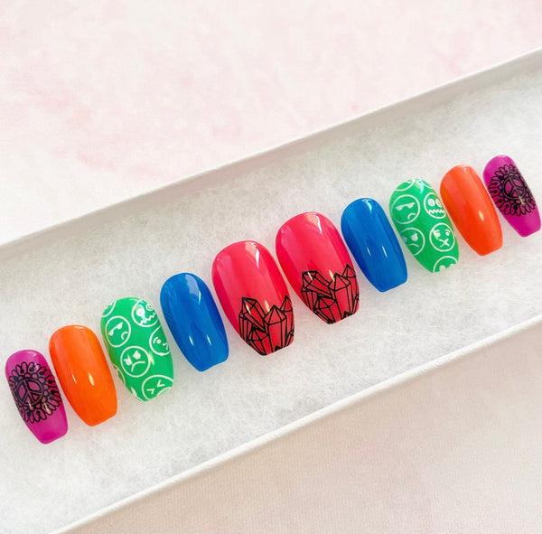 Load image into Gallery viewer, "Glow In The Dark Party-Festival" Neon Smiley - illuminatebyliana