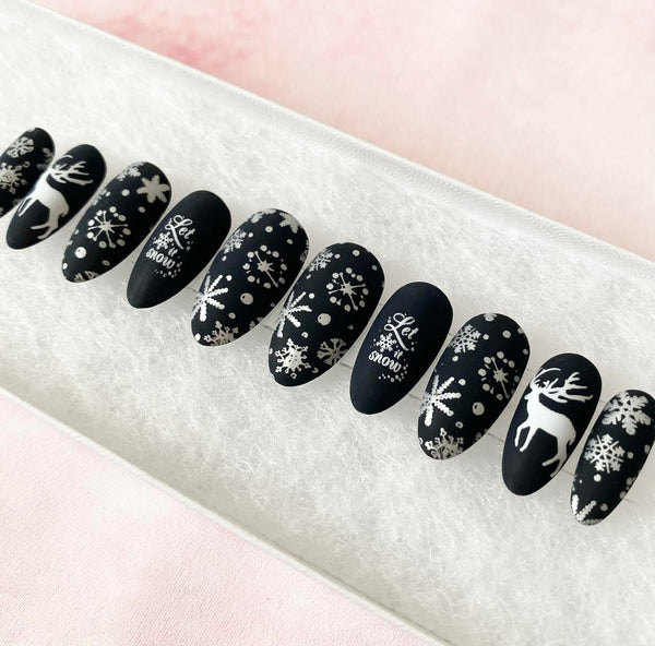 Load image into Gallery viewer, &quot;Is It Midnight Yet?&quot; Christmas Holiday Nails - illuminatebyliana
