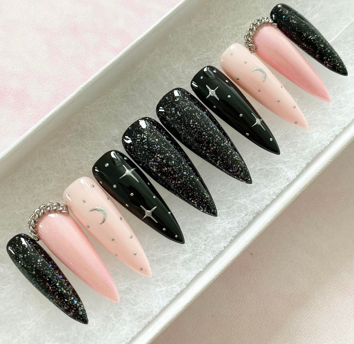 Black Pink Press-On Nails with Moons, Stars Chains – Illuminate